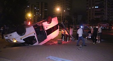 Adana'da kazada 2 kişi yaralandı