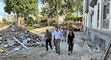 Atlı belediye binası onarımını inceledi