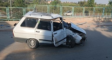 AYDINLATMA DİREĞİNİ ÇARPTI