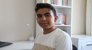 Depremzede Efe LGS sınavından tam puan aldı