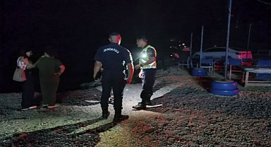KAMYONET DENİZE DÜŞTÜ