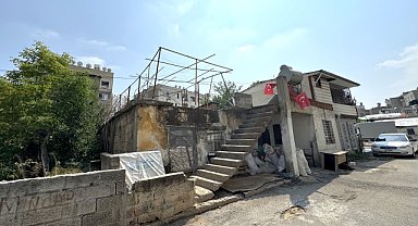 Müstakil evin tavanı çöktü
