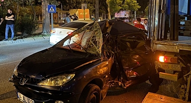 Park halindeki kamyona çarptı, hayatından oldu