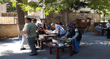 Saimbeyli'de vatandaşlara aşure ikram edildi