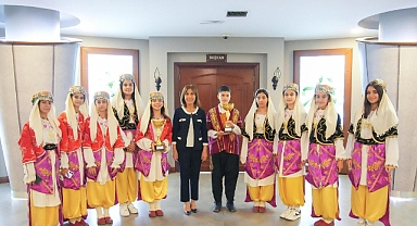TEKİN'E İLK KUPA HALK OYUNCULARINDAN GELDİ