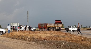 Adana'da tırla çarpışan otomobildeki 4 kişi yaralandı