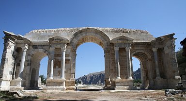 Anavarza Antik Kenti'nde sezon kazıları başladı