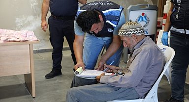 Dilencinin üzerinden 19 bin 765 lira çıktı