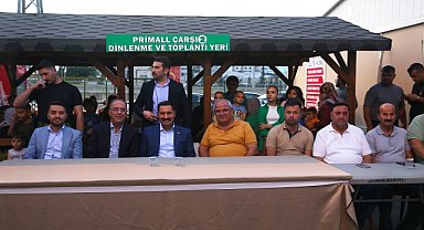 Esnaf depremzede 400 çocuğa giysi hediye etti