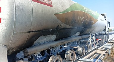 LNG yüklü tırın tekerleklerinde çıkan yangın söndürüldü