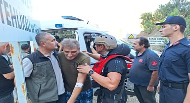 Orman yangınına müdahale eden helikopter suya düştü