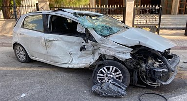 OTOMOBİL İLE PİKAP ÇARPIŞTI: 3 YARALI