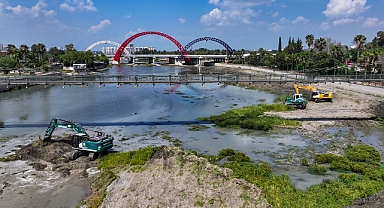 TEPKİLER SONRASINDA SEYHAN NEHRİNİ TEMİZLİYORLAR!