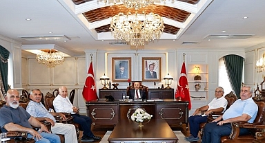 Yamanyılmaz Valilik makamında