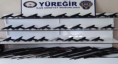 35 ruhsatsız silah ele geçirildi