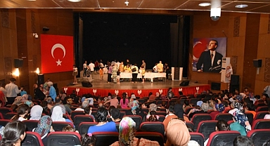 Ceyhan Belediyesi’nden kırtasiye yardımı