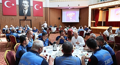 Demirçalı zabıtayla kahvaltı yaptı