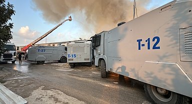 Depoda çıkan yangında 10 iş yeri zarar gördü