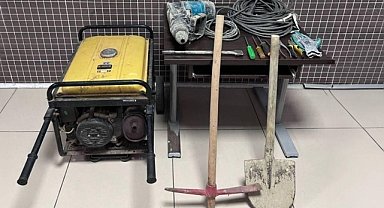Kaçak kazı yapan 5 kişi suçüstü yakalandı