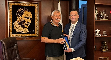 Karalar’a kemençe hediyesi