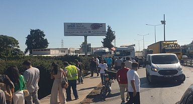 Sulama kanalına devrilen kamyonun sürücüsü yaralandı