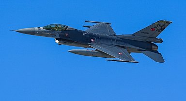 Adana'da gökyüzü hava gösterileriyle renklendi