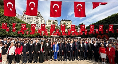 CHP'DEN GÖRKEMLİ TÖREN