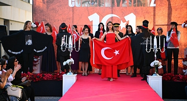 Çukurova Belediyesi'nden Cumhuriyet Defilesi