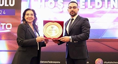 Gündoğdu’dan Gülkız Tulay’a teşekkür plaketi