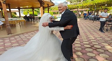 Huzurevinde tanışan çift evlendi