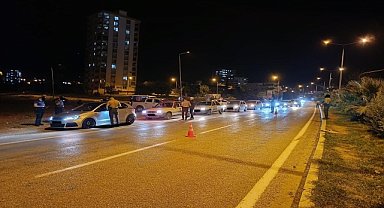 Kozan'da çeşitli suçlardan aranan 5 hükümlü yakalandı