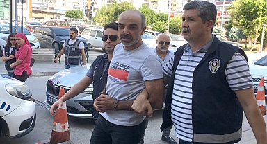 MUHTARIN EVİNİ VE ARACINI KURŞUNLADILAR
