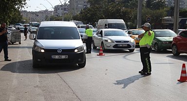 Yayalara yol vermeyen sürücülere ceza kesildi