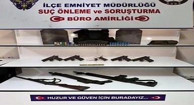8 ruhsatsız silah ve çelik yelek bulundu
