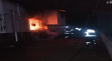 Adana'da 2 evde çıkan yangın söndürüldü