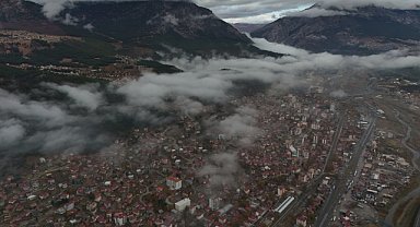 Pozantı ilçesinde sis etkili oldu