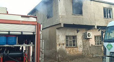 Adana'da evde çıkan yangında 1 kişi dumandan etkilendi