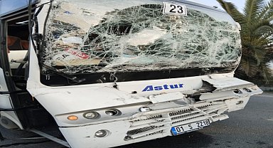 Adana'da zincirleme trafik kazasında 13 kişi yaralandı