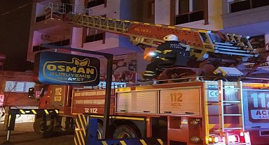 Evde çıkan yangında 6 kişi dumandan etkilendi