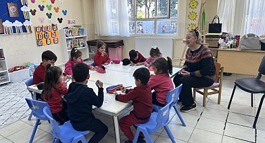 ÖĞRENCİLERE AYAKKABI HEDİYESİ