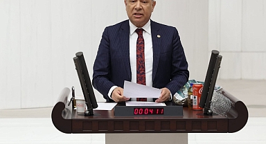 Sümer Bakan Bolat’a asma kilit hediye etti