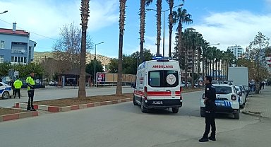 Adana'da otomobilin çarptığı yaya yaralandı
