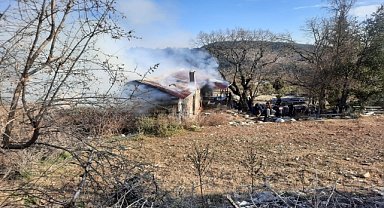 Adana'da samanlıkta çıkan yangın söndürüldü