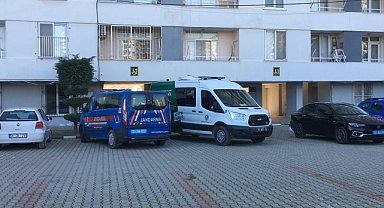 Apartmanın 13. katından düştükleri iddia edilen 2 kişi öldü