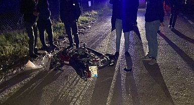 MOTOSİKLET DEVRİLDİ: 1 ÖLÜ, 1 YARALI