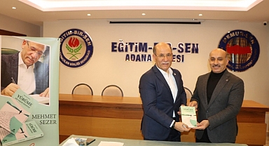 Sezer, kitabını eğitim yuvasında imzaladı