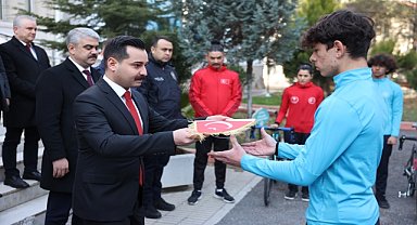 TÜRK BAYRAĞI POZANTI'DAN YOLA ÇIKTI