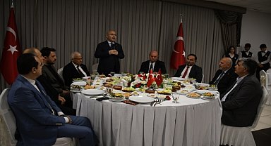 Vali Köşger gazetecilerle bir araya geldi