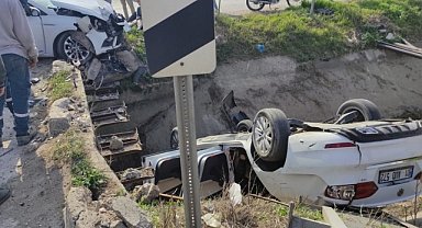 2 OTOMOBİL ÇARPIŞTI: 1 ÖLÜ, 3 YARALI