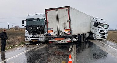 2 TIR ÇARPIŞTI: 1 YARALI